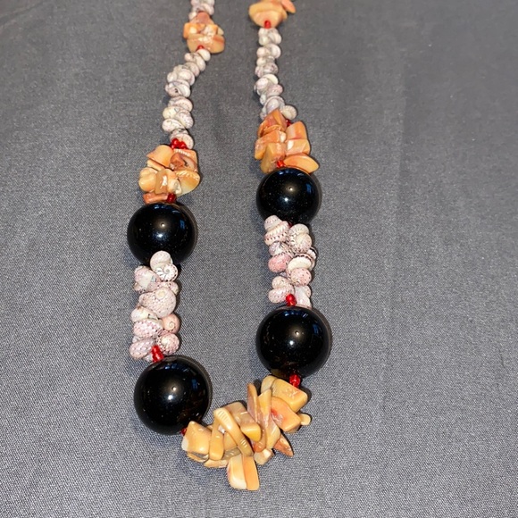 3/$30 Beautiful Shell Necklace - Picture 2 of 4